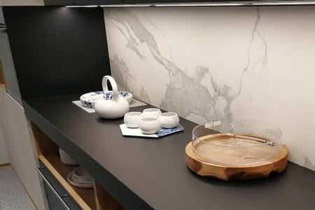瓷砖岩板石英石做桌面哪个好