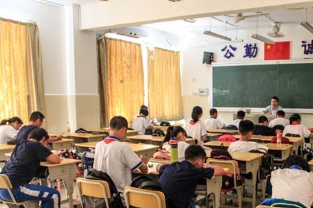 雅礼中雅培粹中间连着吗