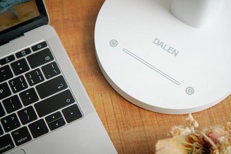 dalen台灯怎么总是一亮一灭的