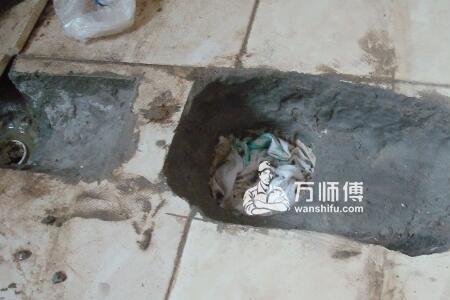 马桶移位器必须要凿地吗