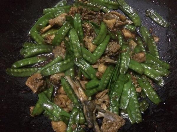 豌豆角怎么炒又翠绿又好吃呀