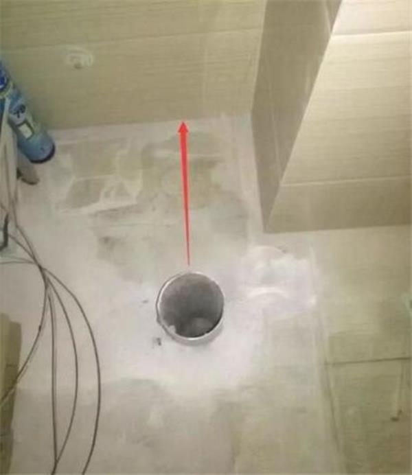 马桶排水管离主管多远