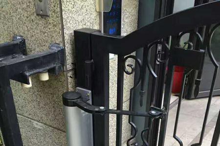 闭门器开不动
