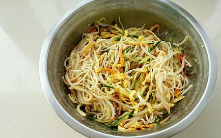 红萝卜拌面蒸的做法