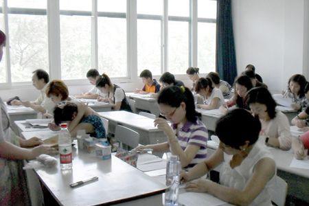 考教资可以带包放教室外面么