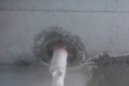 卫生间侧面漏水