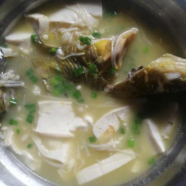 黄骨鱼西红柿炖豆腐的做法