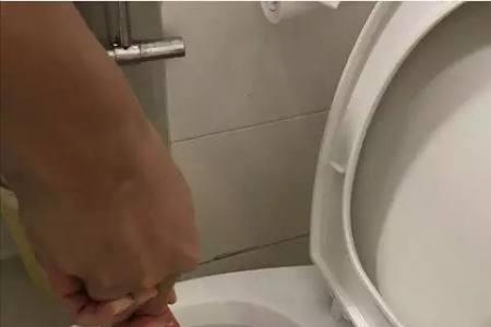 马桶第一次冲水很快第二次就堵