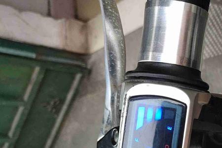 电动车油门拧到底会更耗电吗