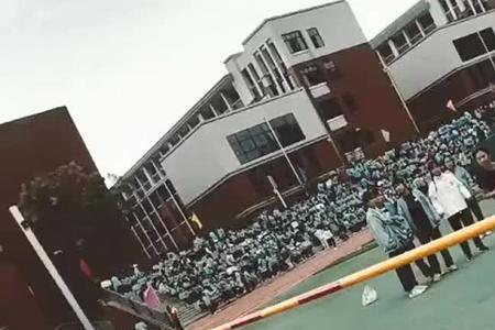 跨越式跳高犯规吗