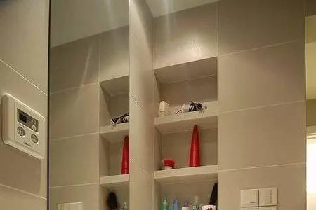 壁龛能掏个放纸篓的地方吗