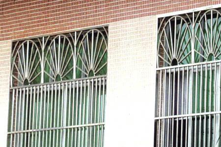 不锈钢防盗网横放一条好不好