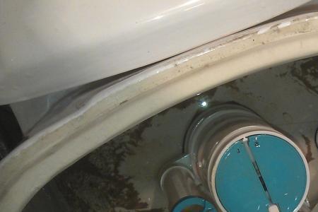小便池一直冲水怎么回事