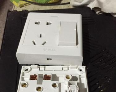 公牛断路器接线方法