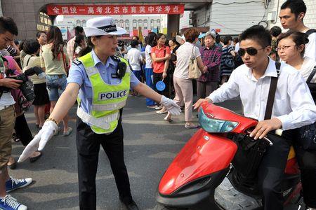 女生考交警容易吗