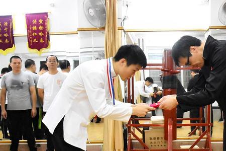对拳是哪个国家的礼仪