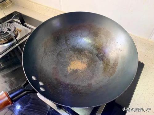 铁锅开锅变蓝好吗