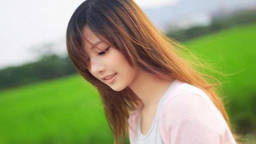 女人爱着旧爱的表现