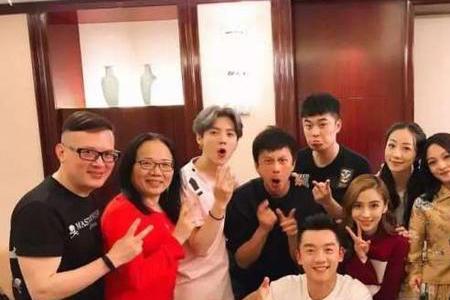 郑恺和angelababy是什么关系