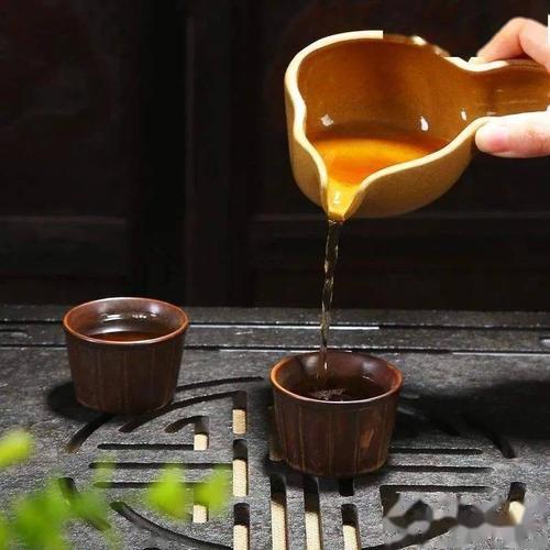 一生往事两杯茶出自哪首诗