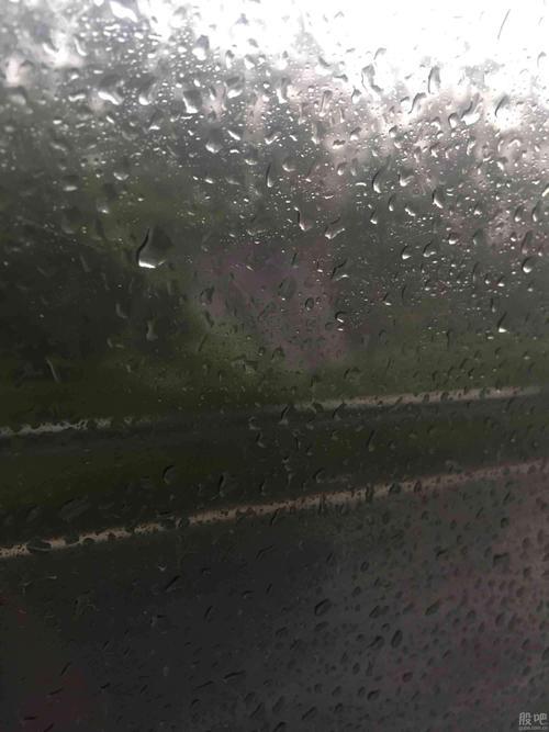 大雨真的下起来了后面用什么号