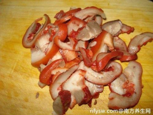 猪头肉发红是怎么回事