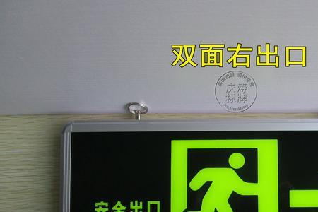 宾馆安全通道指示标志贴哪里