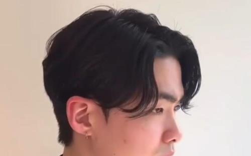 男生自然卷适合留长吗