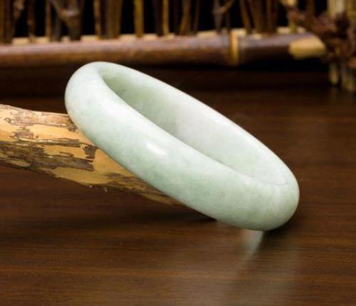 七厘米半戴多大玉镯