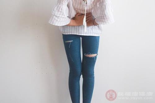 裤子泛红是什么原因