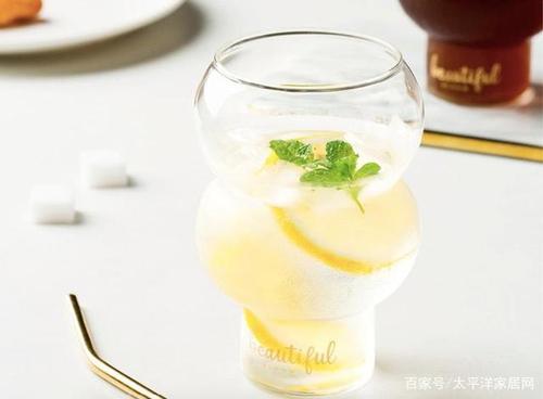 热天喝了一口冰水很爽怎么形容