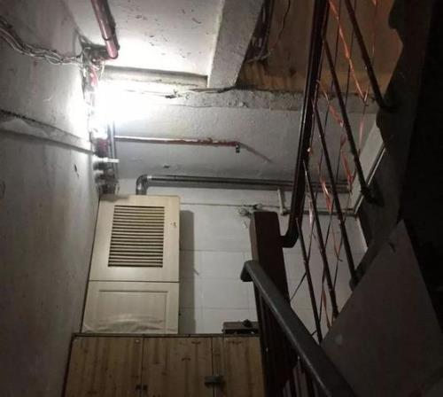 邻居往楼道放屎怎么办