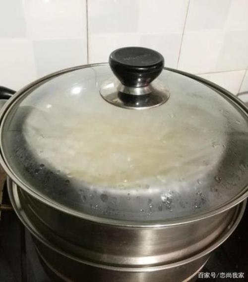 为什么蒸糕开锅盖又缩回去了