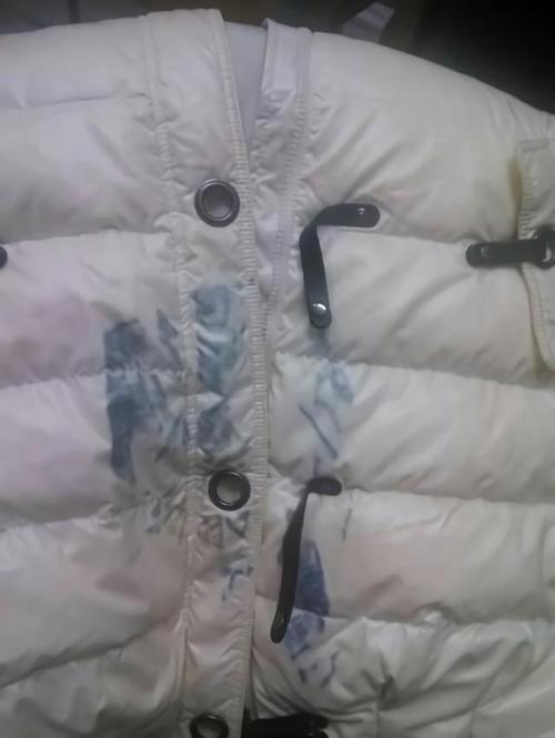 羽绒服有味道怎么去除