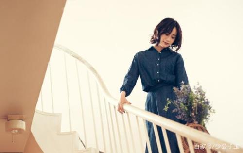 蛇形走路的女人的特点
