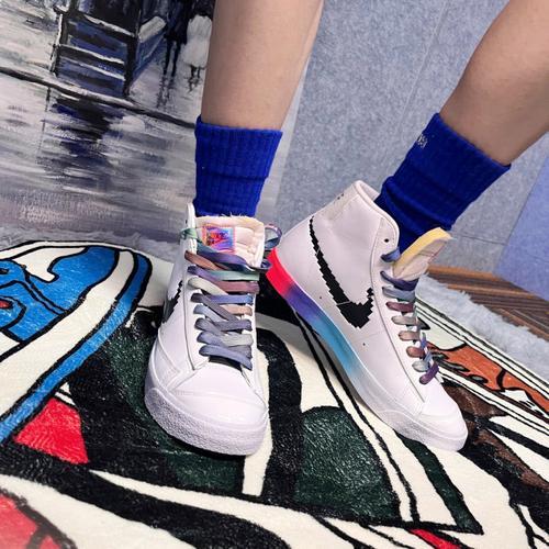 nike电玩像素怎么搭配裤子