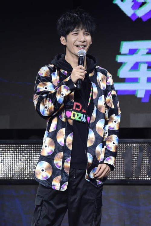 大张伟到底姓什么