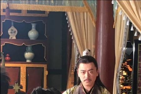 胭脂债女主教小男孩武功