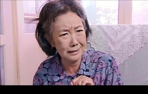 父亲娶后妈赶走女儿正常吗