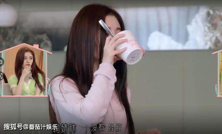 鞠婧祎代言的零食