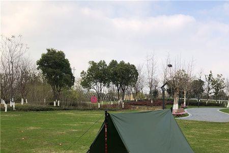 军绿色帐篷的搭建方法