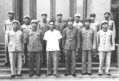梁兴初立下军令状是第几集