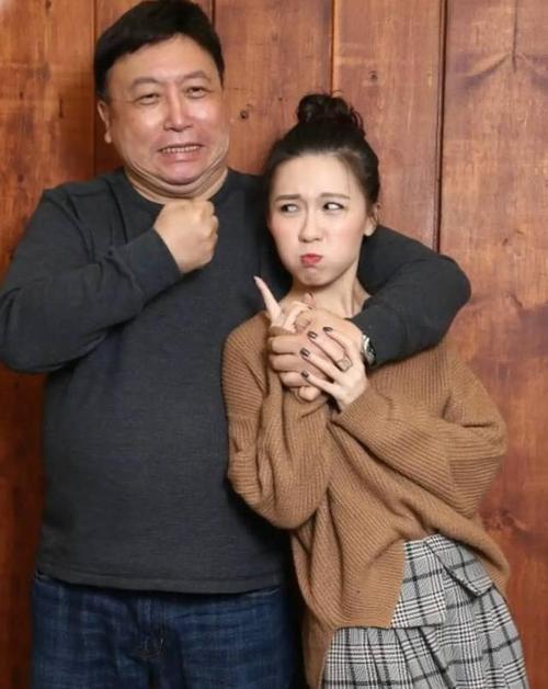 女儿长得像妈妈身材随爸爸吗