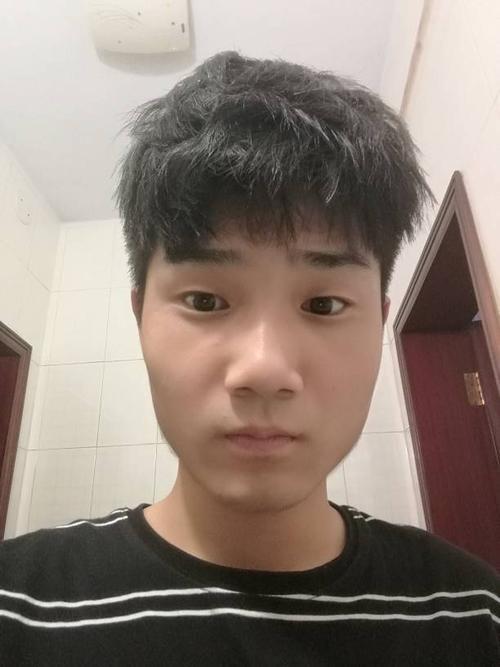 是不是脸大的男人都很丑呀