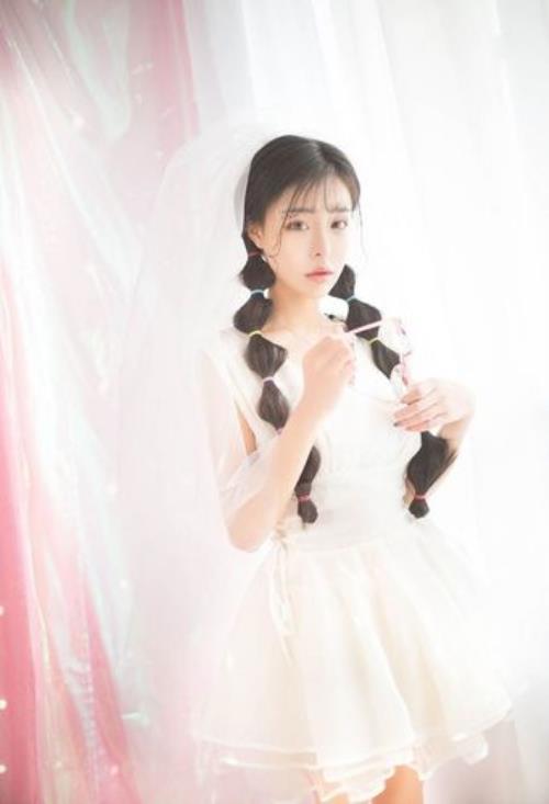 形容女生扎麻花辫的句子