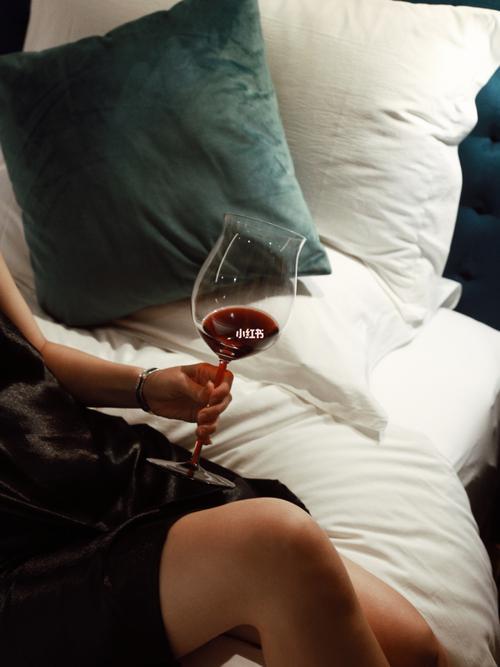 女生喝了酒主动吻你什么意思