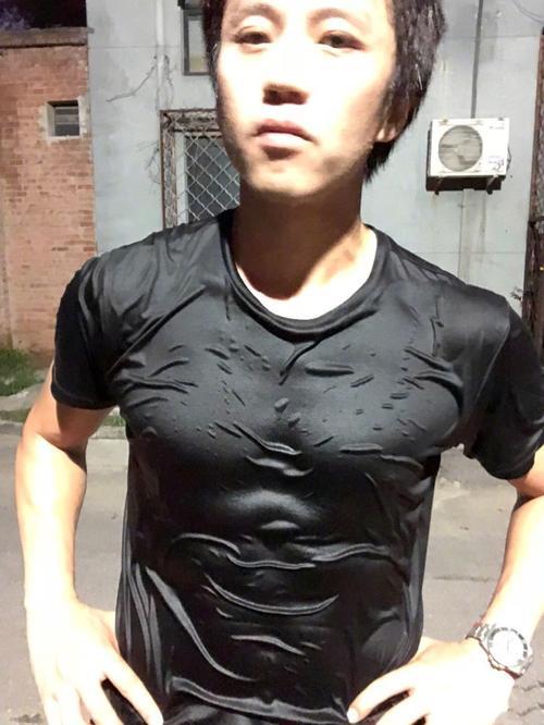 腹肌块大好还是小好