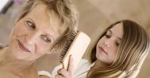 晚上梳头发对个人好不好