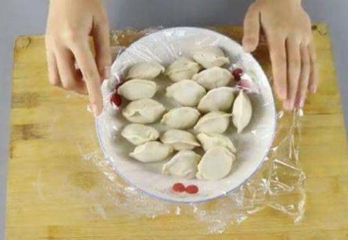 饺子怎么放冰箱不粘