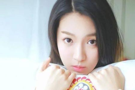 朋友圈发照片的女人想表达什么